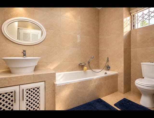 3.5 BEDROOM FLAT FOR SALE IN BULWER
